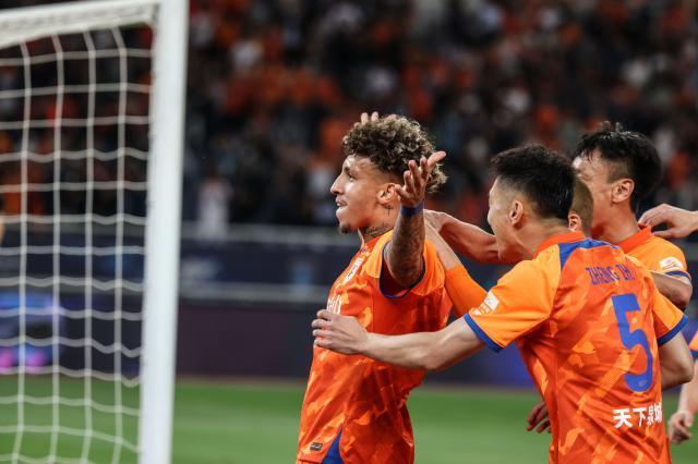 app下载-【中超】克雷桑闪击小摩托首球 泰山4比1大胜亚泰