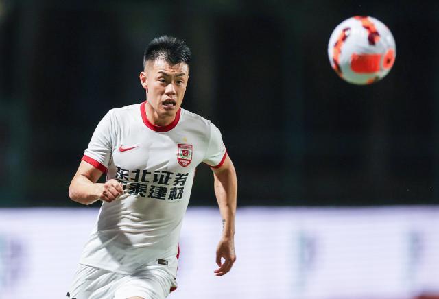 开云体育-亚泰重奖谭龙：大器晚成！国足年龄最大A级赛进球者